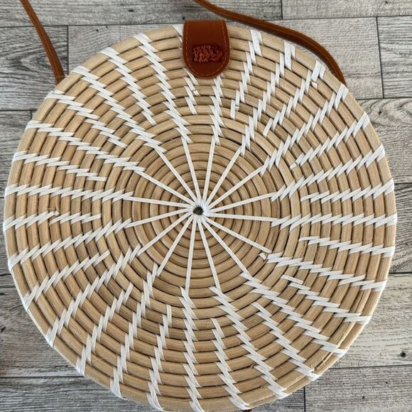 Woven Rattan Canteen Crossbody Bag NWOT - Picture 4 of 6